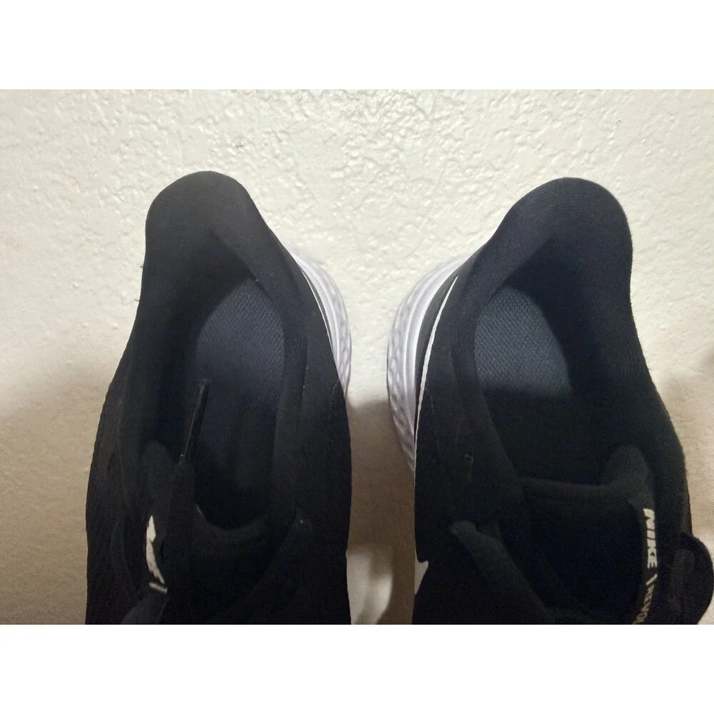 Nike Revolution 5 Black/White Running Shoes Men's Size 11 BQ3204-002